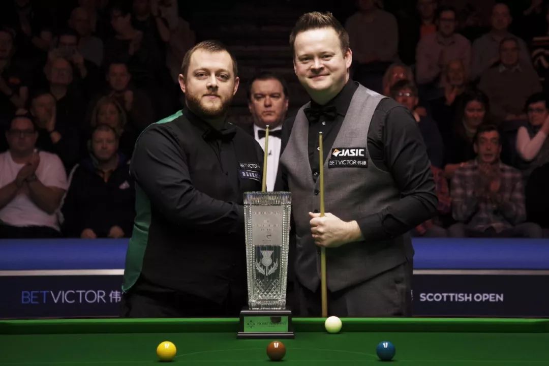 个巨大的激 个巨大的激