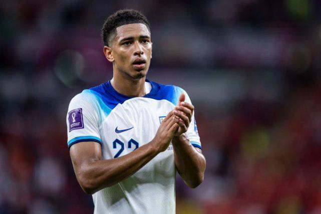 前锋显然是 前锋显然是